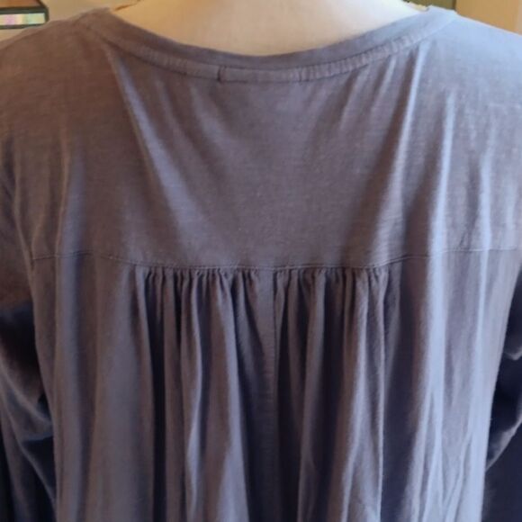 Logo Lori Goldstein Lavender  and Lace Top. - Picture 6 of 9